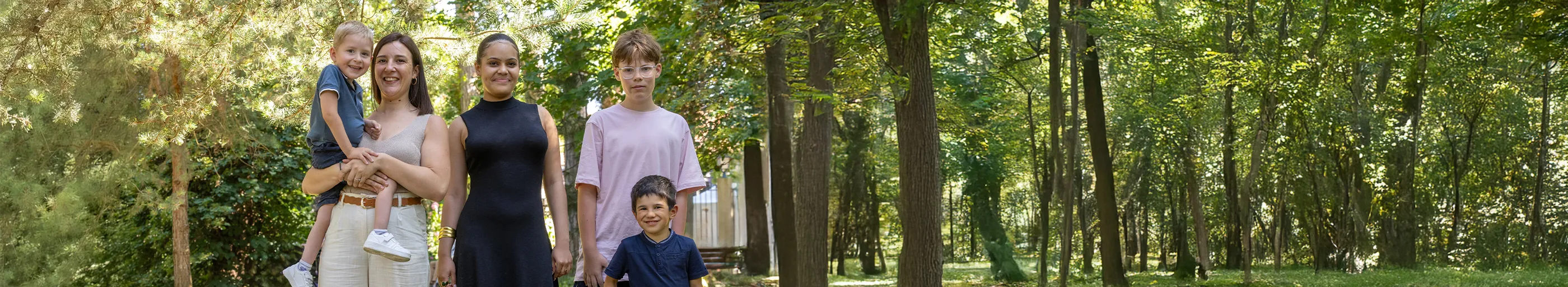 Les 4 familles ambassadrices du Téléthon 2025 lors des Journées des Familles organisées par l'AFM-Téléthon en juillet 2025