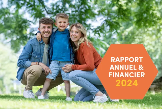 Sacha, ambassadeur du Téléthon 2024, accompagné de ses parents en couverture du rapport annuel et financier 2024 de l'AFM-Téléthon