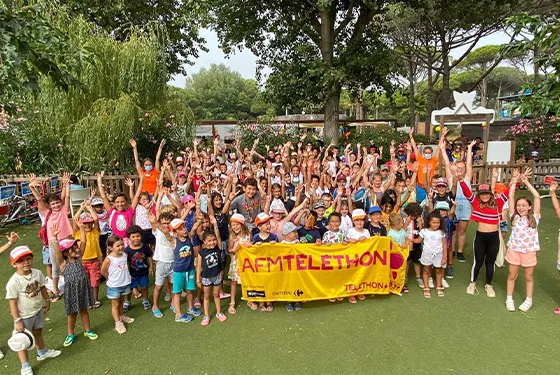 Du 14 juillet au 20 août 2025, partout en France, nous vous donnons rendez-vous pour la sixième édition du #TéléthonCamping organisée en partenariat par l’AFM-Téléthon et la Fédération Nationale de l’Hôtellerie de Plein Air (FNHPA)