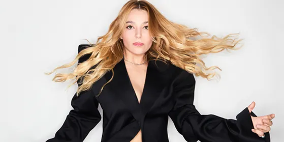 En 2025, Santa est la marraine de la 39e édition du Téléthon