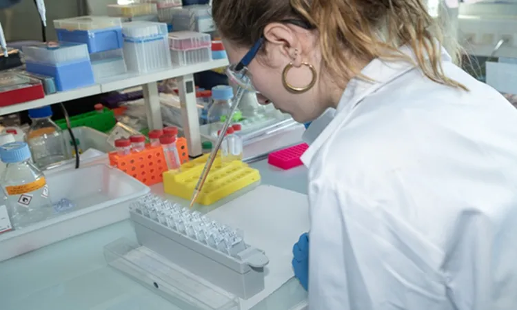 Divers shooting dans le laboratoire de Généthon le 18 février 2025