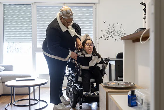 L'AFM-Téléthon et APF France handicap saluent la décision-cadre publiée par la Défenseure des droits, qui reconnaît les graves atteintes aux droits fondamentaux des personnes en situation de handicap nécessitant un accompagnement à domicile