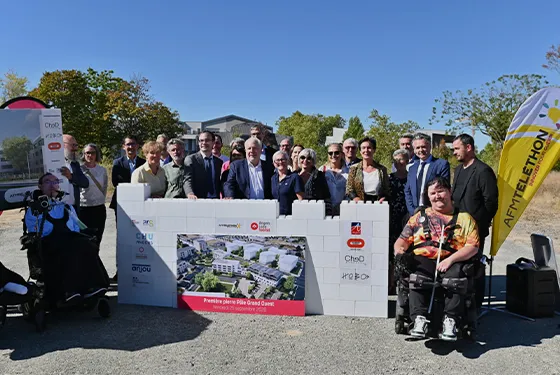 Le 25 septembre 2026, la première pierre du Pôle Grand Ouest a été posée à Angers. Porté par l’AFM-Téléthon et Angers Loire Habitat, ce projet ambitieux, dont l’ouverture est prévue en 2028, s'inscrit dans la volonté de l'Association de continuer à  innover pour garantir   l’autonomie, la participation sociale et la réalisation du projet de vie des personnes concernées par des maladies évolutives et en situation de grande dépendance.