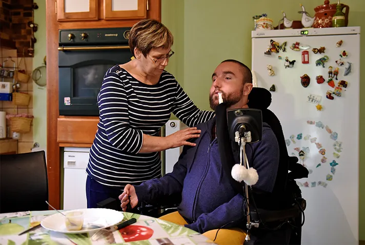 Une conférence au VRF® des Cizes pour parler des aidants familiaux Le 20 octobre dernier se tenait une conférence intitulée « Proches aidants et professionnels : chacun à sa place » au Village Répit Familles® des Cizes. PARTAGEZ CET ARTICLE Partager cet