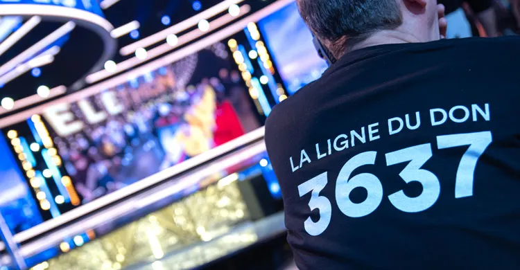 Un cadreur de dos avec un tshirt 3637