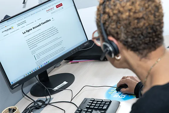 Depuis 2001, les chargés d'écoute de la Ligne Accueil Familles de l'AFM-Téléthon accorde une attention respectueuse aux demandes des personnes malades et de leurs proches.