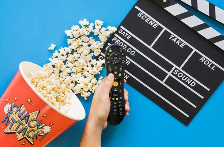 Vignette Actualité - Pop-Corn, télécommande et un clap de tournage