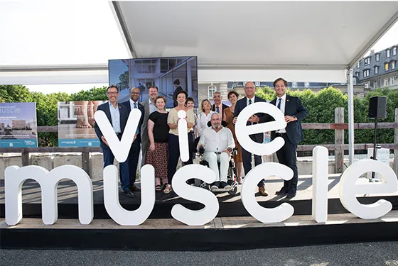 Le 17 juin 2025, l’AFM-Téléthon et l’Association Institut de Myologie ont posé la première pierre de la Fondation de Myologie. Première fondation au monde entièrement dédiée à la recherche sur le muscle.