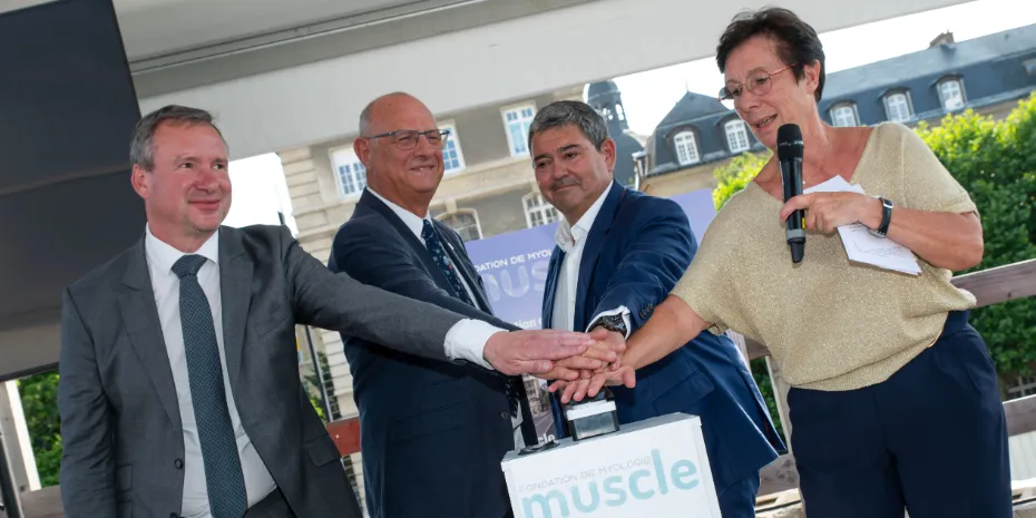 photo pose de la première pierre