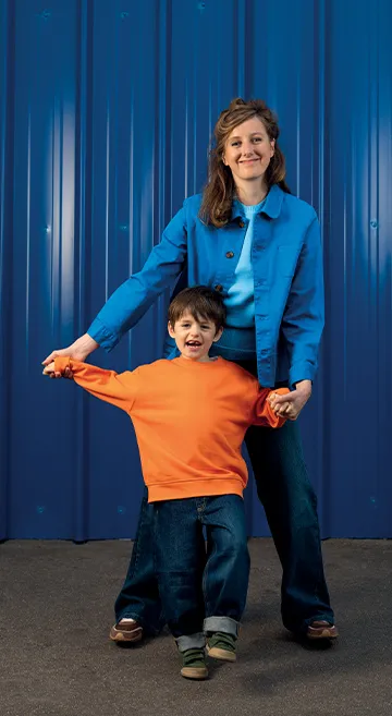 Jean, ambassadeur du Téléthon 2026, avec sa maman