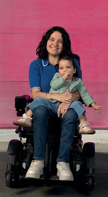 Marie, ambassadrice du Téléthon 2026, avec sa fille