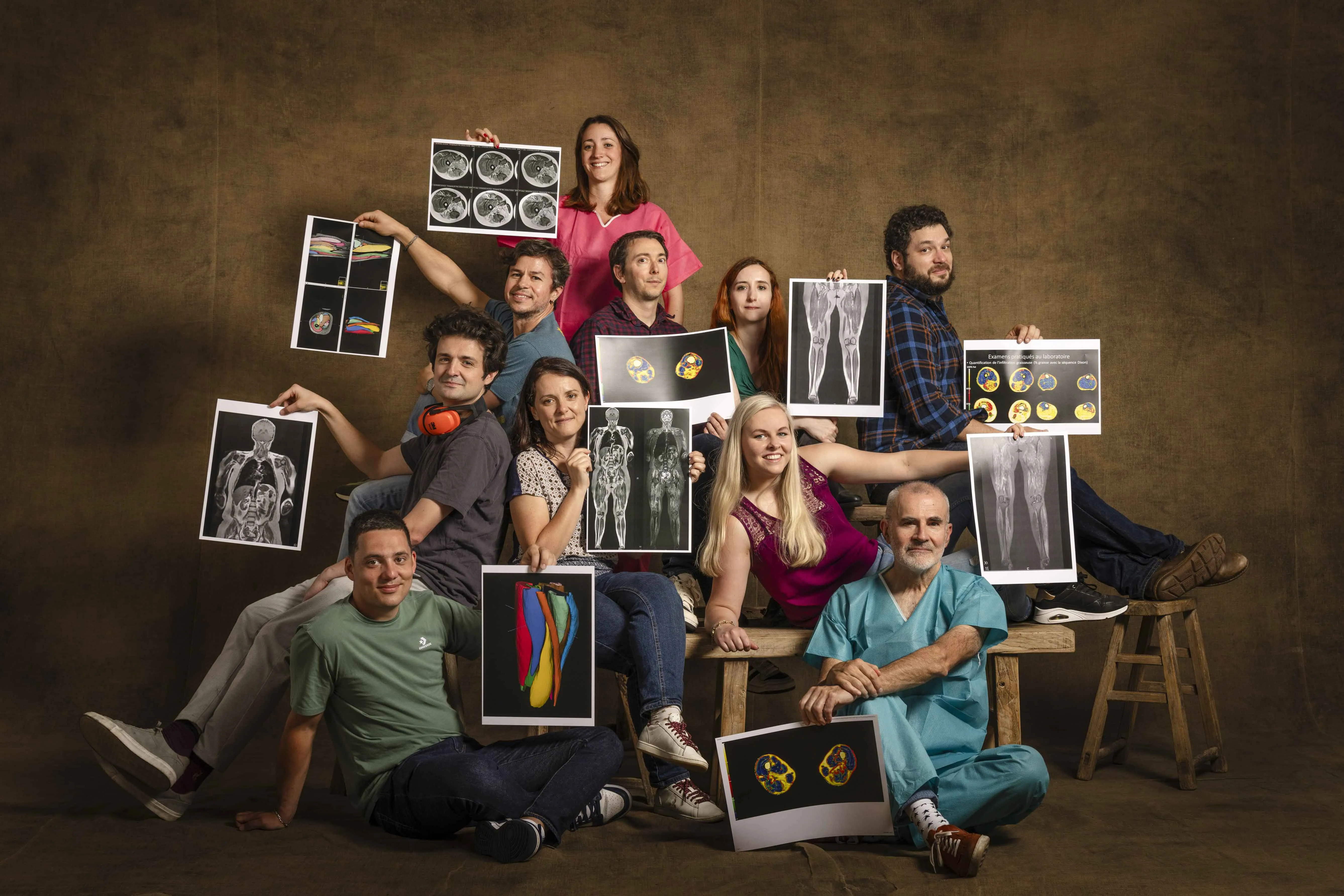 Un des portraits de groupe réalisés par Yann Arthus-Bertrand, illustrant l’engagement des équipes de Généthon, I-Stem et de l’Institut de Myologie – laboratoires soutenus par l’AFM-Téléthon – unies dans le combat contre les maladies rares.