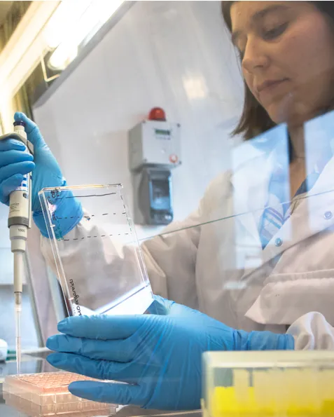 scientifique manipulation maladie rare