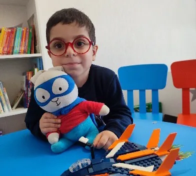 Eliya atteint de myopathie de Duchenne