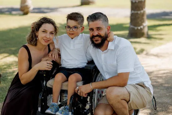 Mathias atteint d’une myopathie d’Ullrich