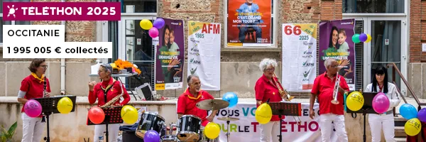 Animation Téléthon en Occitanie. 5 personnes jouent de divers instruments de musique