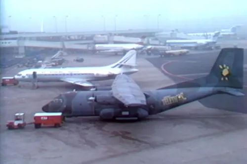 Avion Transall de l’armée de l’air utilisé lors du Téléthon 1988 pour une tournée européenne en 7 escales avec Bernard Pivot, Christine Ockrent et Eve Ruggieri, illustrant les dispositifs itinérants du Téléthon