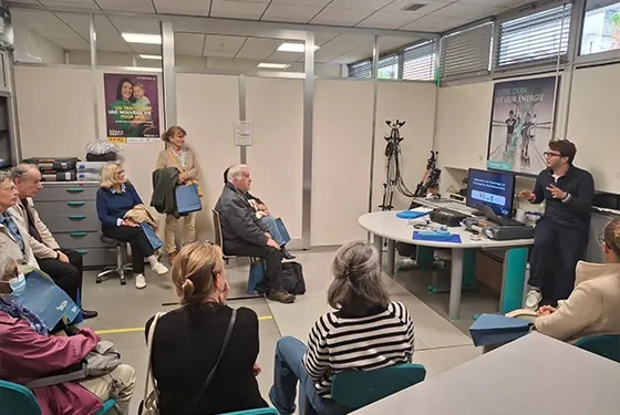 Présentation des activités de recherche de l’Institut de Myologie à un groupe de visiteurs