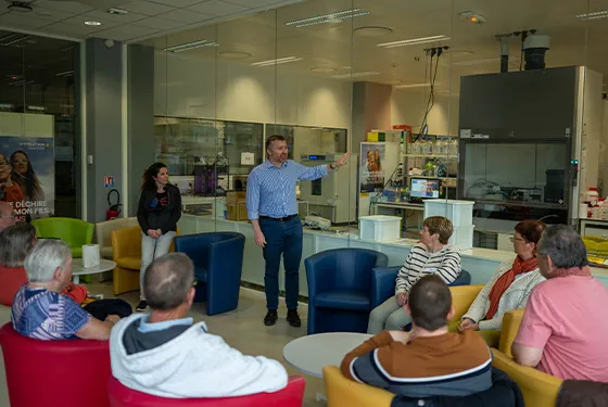 Visite des laboratoires d’I-STEM, centre de recherche sur les cellules souches et les maladies rares