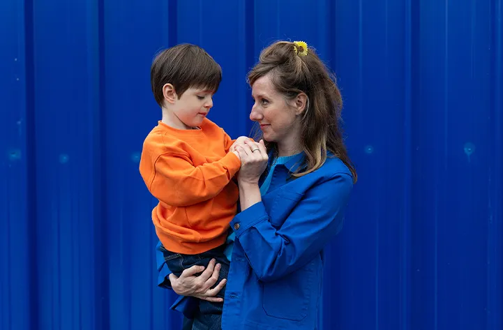Jean, ambassadeur du Téléthon 2026 et sa maman