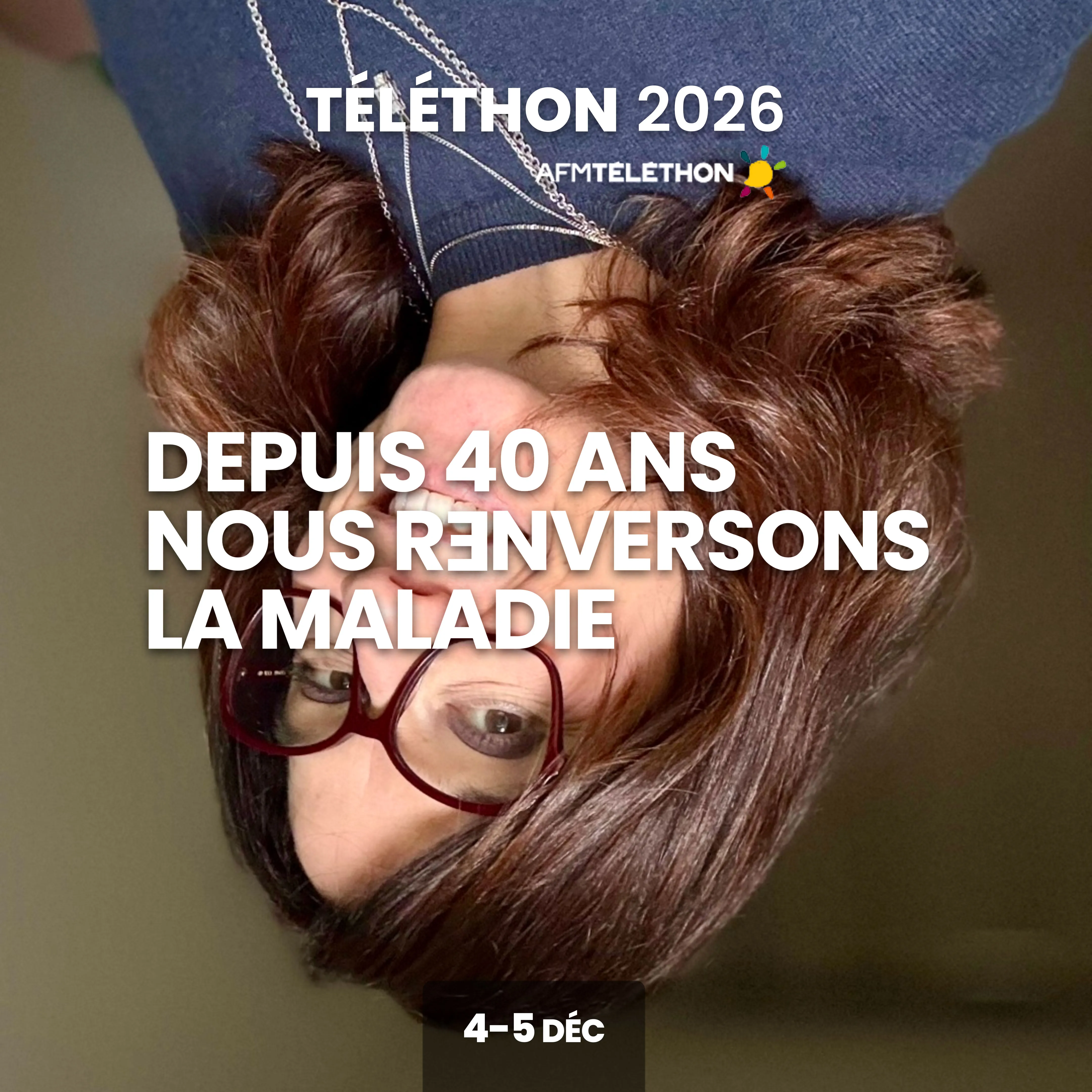 Une femme portant des lunettes dont l'image est renversée