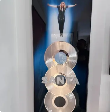 Grande Tombola 2026 : Triple disque de diamant dédicacé de Santa