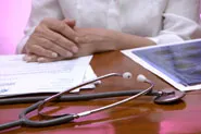afm_telethon_v_medecin_stethoscope_mains