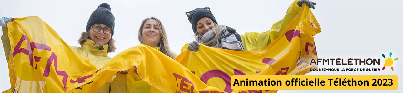 des bénévoles tiennent une banderole téléthon