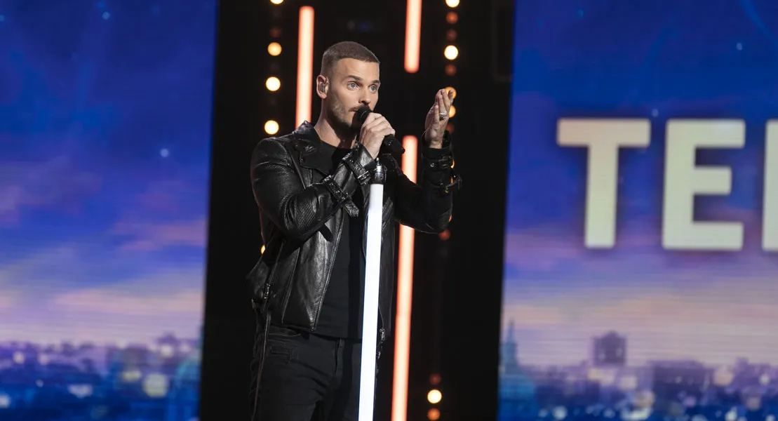 Matt Pokora chante sur le plateau du Téléthon 2020