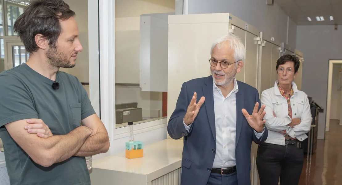 Vianney à Généthon avec Frédéric Revah et Laurence Tiennot Herment