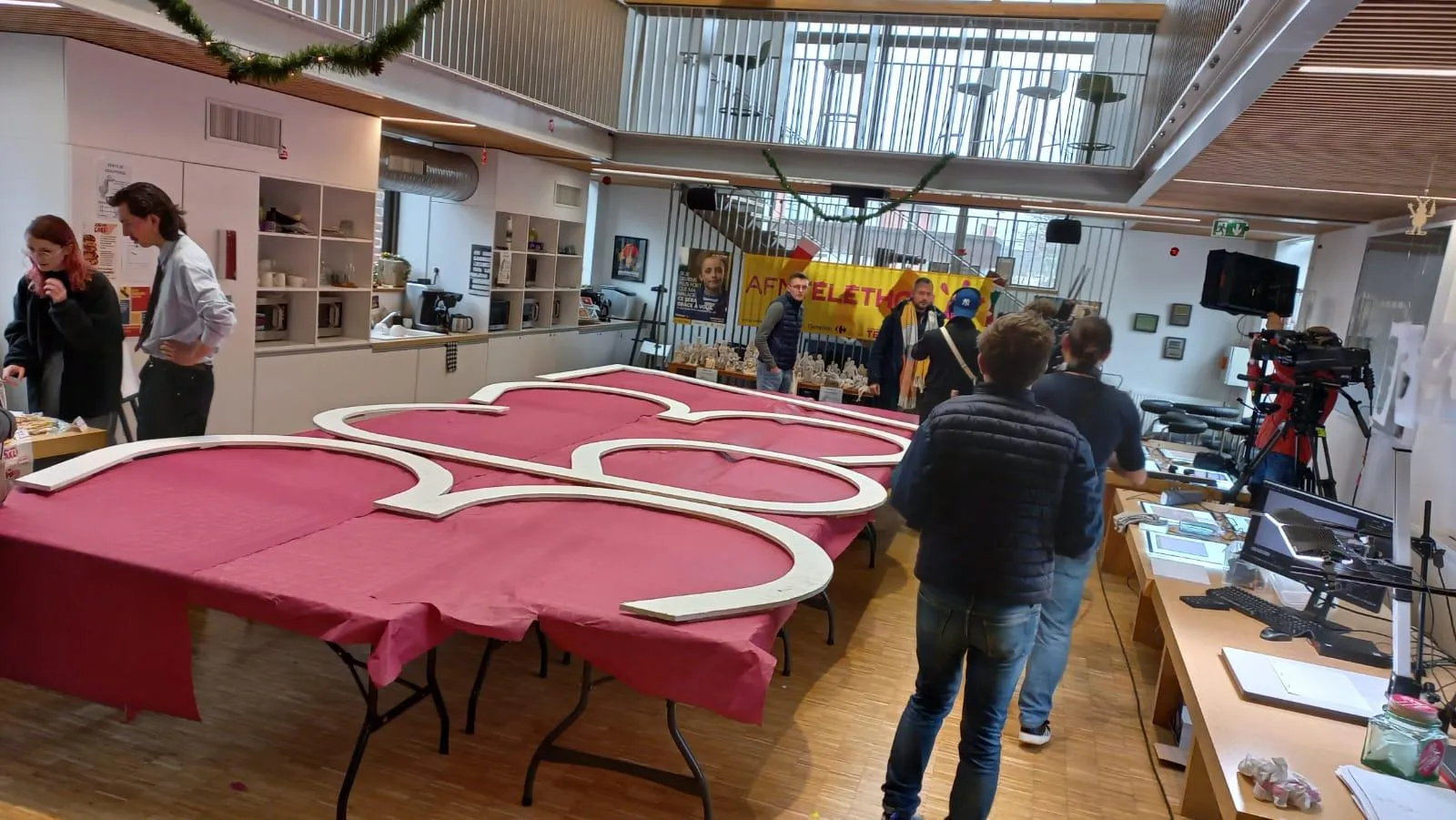 tarte géante en forme de 36 37 à Caudebec les elbeuf