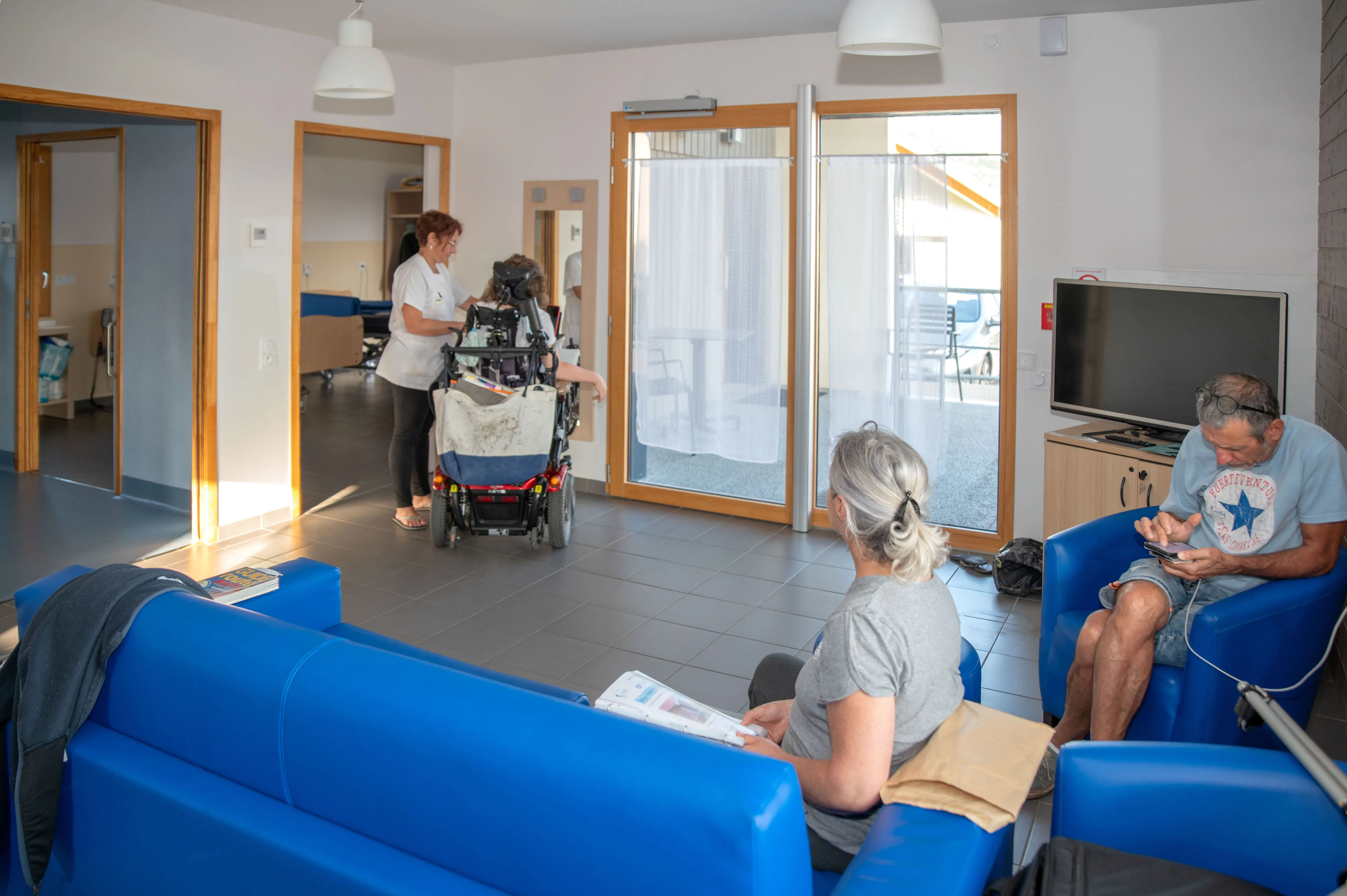 Une famille profitant de l'un des logements proposé au VRF Les Cizes