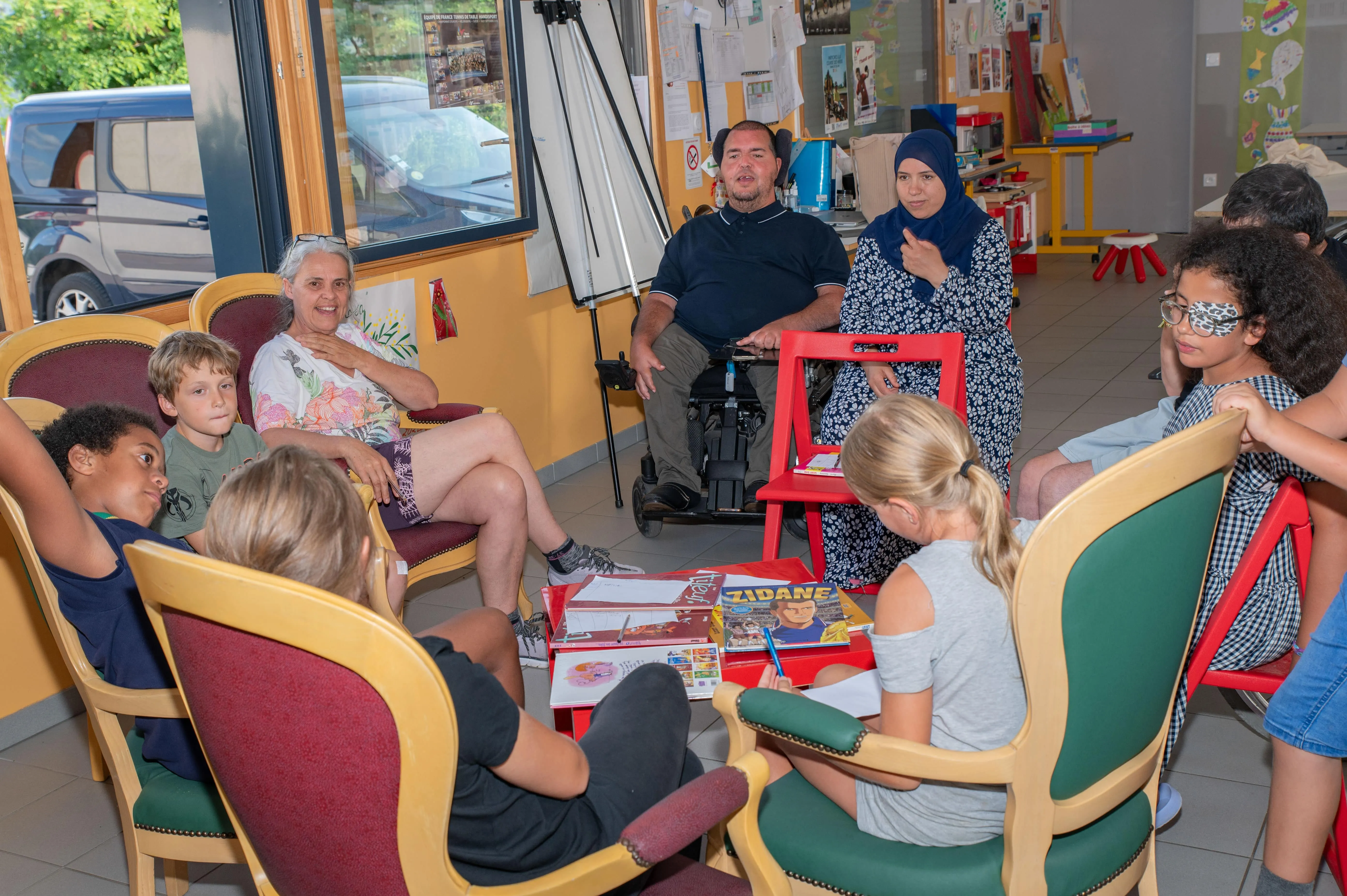Un instant de vie dans la salle polyvalente du VRF Les Cizes