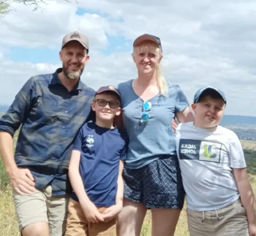 Liam en Corse, atteint de myopathie de Duchenne