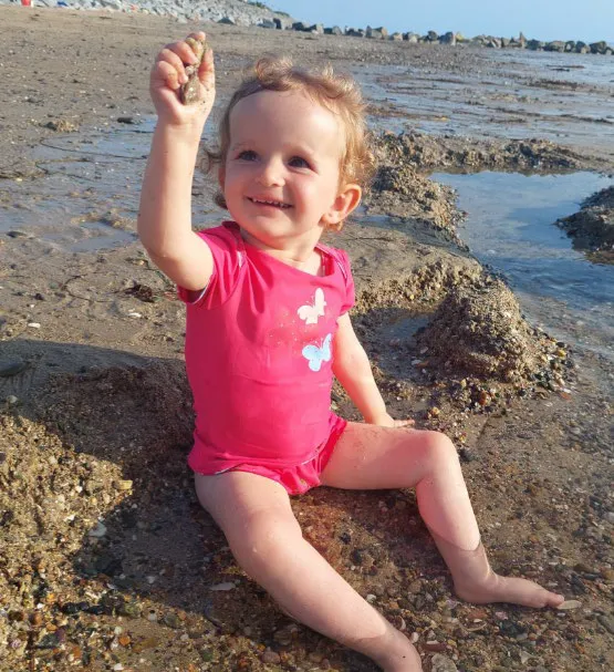  Rachel, 2 ans, atteinte d'amyotrophie spinale