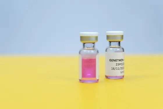 Des doses de la thérapie génique pour la myopathie de Duchenne développée par Généthon, le laboratoire de l'AFM-Téléthon