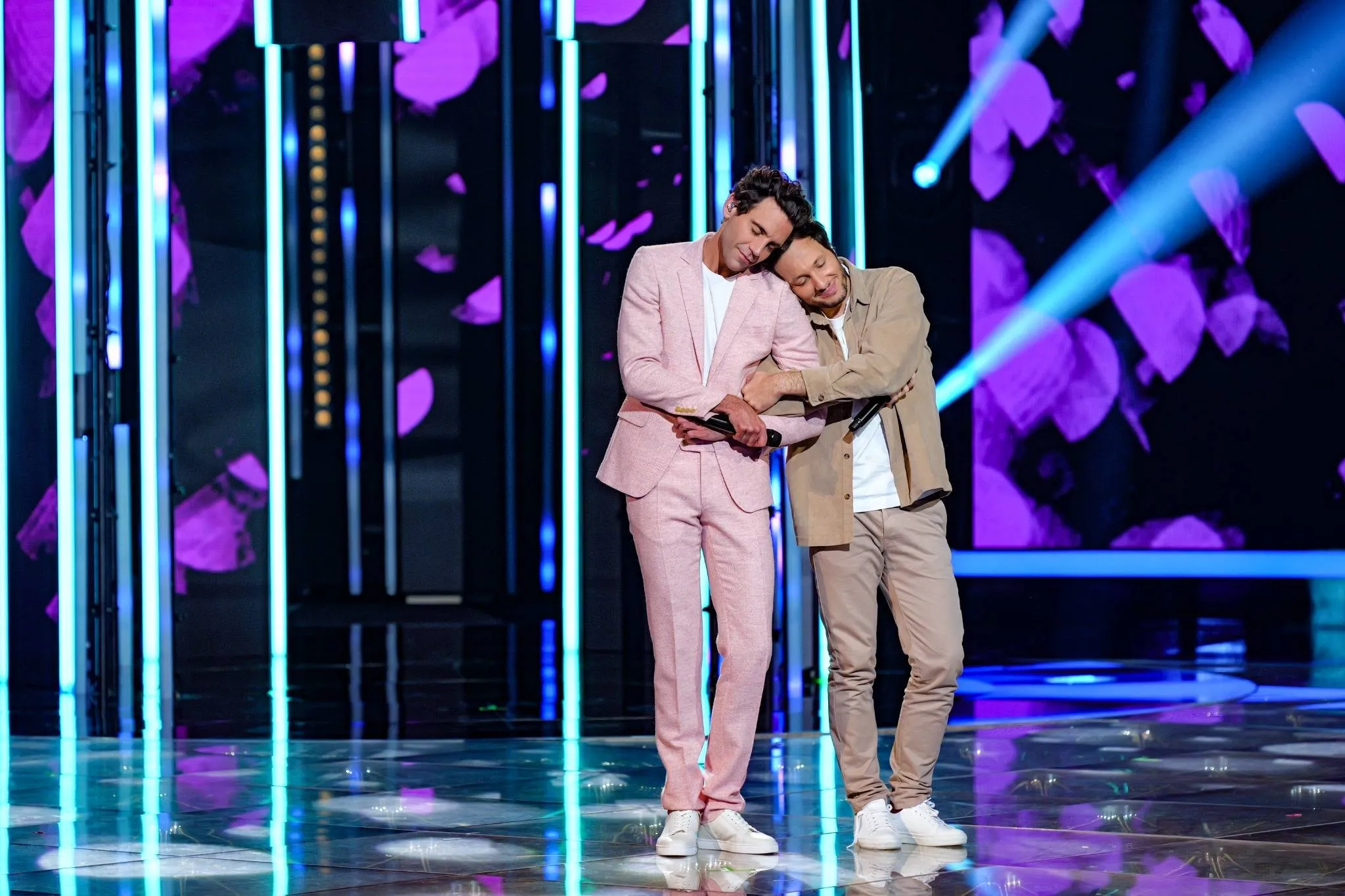 Mika et Vianney : une complicité et un engagement au service de la recherche et des malades lors du Téléthon 2024