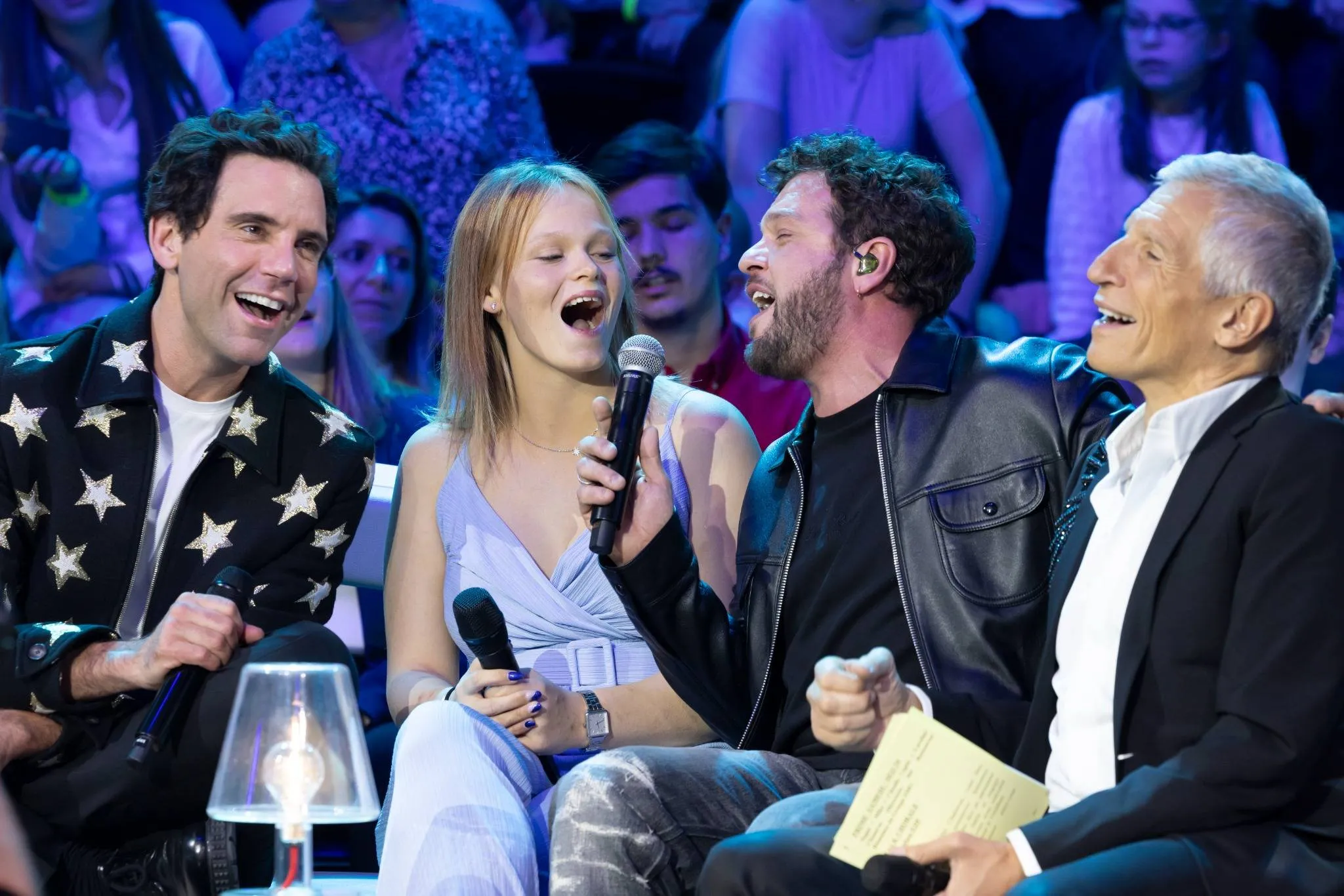 Kelly, ambassadrice du Téléthon 2023, Mika, Claudio Capéo et Nagui, chantent à l'unisson pour le Téléthon.