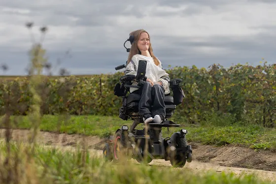 Depuis plus de 50 ans, l’AFM-Téléthon se mobilise pour que chaque malade puisse accéder à un fauteuil roulant adapté et financé par la solidarité nationale.