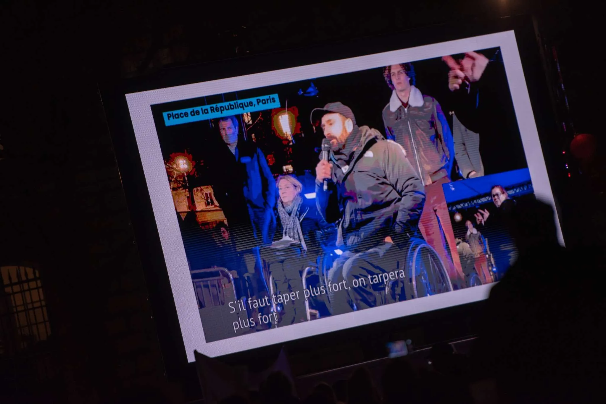 Lundi 10 février, à la veille des 20 ans de la loi du 11 février 2005 pour l’égalité des droits et des chances, la participation et la citoyenneté des personnes handicapées, 3 000 personnes, dont des membres de l'AFM-Téléthon, étaient rassemblées sur la place de la République à Paris pour appeler à l’effectivité de la loi