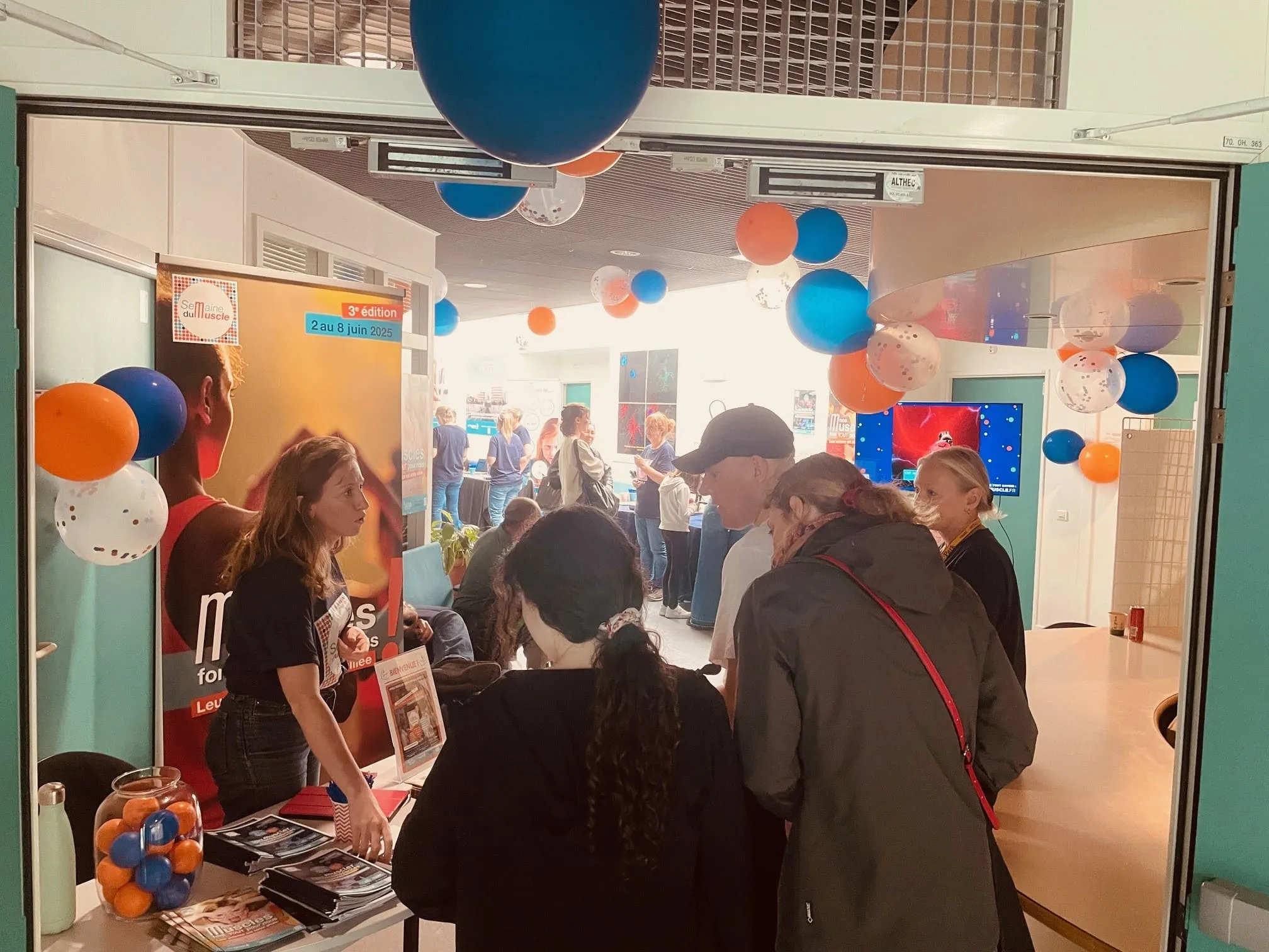 Un accueil convivial pour plonger les visiteurs au cœur de la Semaine du Muscle 2025.