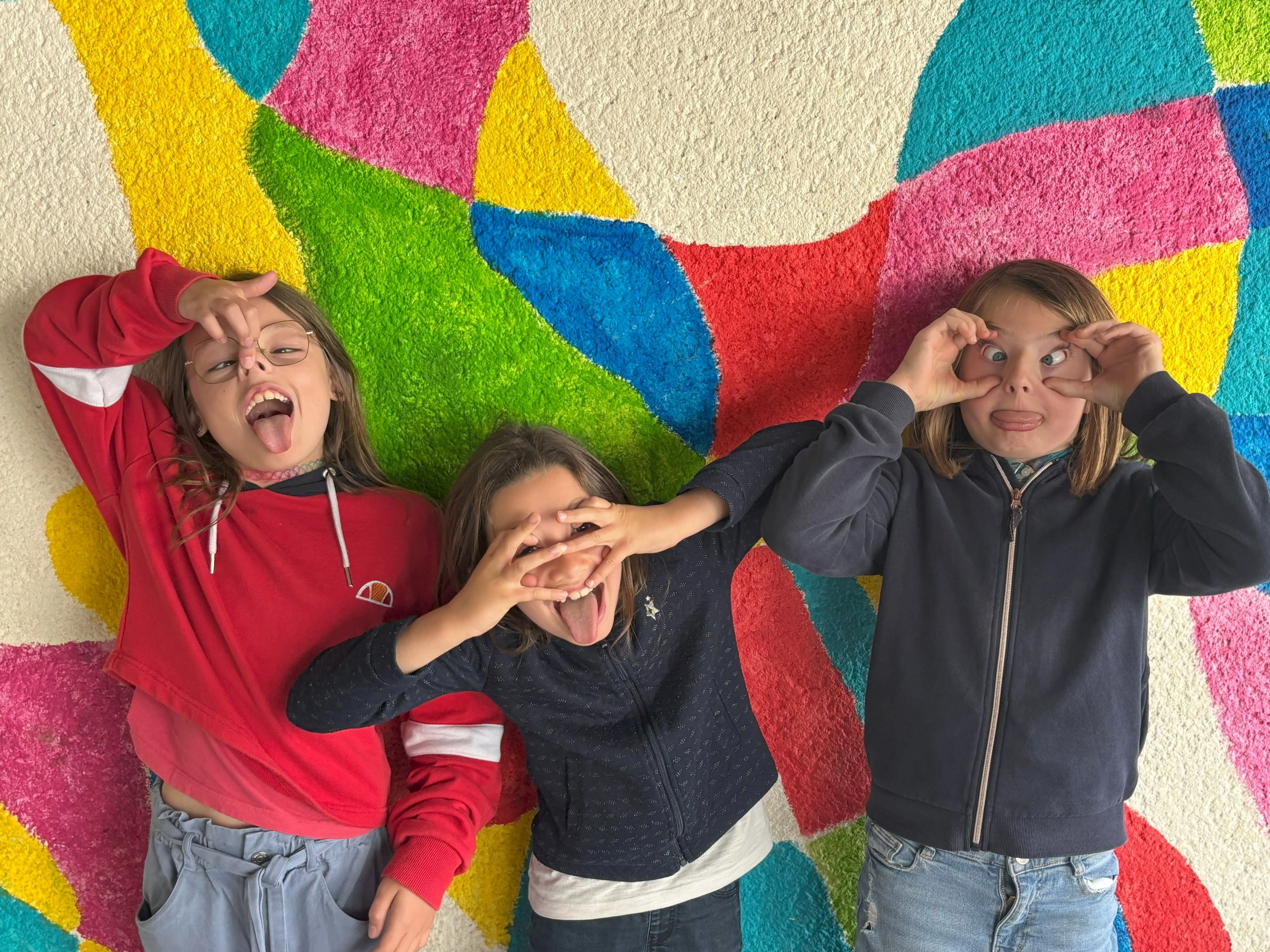 À l’école de Cigogné, les élèves de CM1-CM2 ont mis leurs muscles faciaux à l’épreuve avec un concours de grimaces aussi drôle qu’éducatif !
