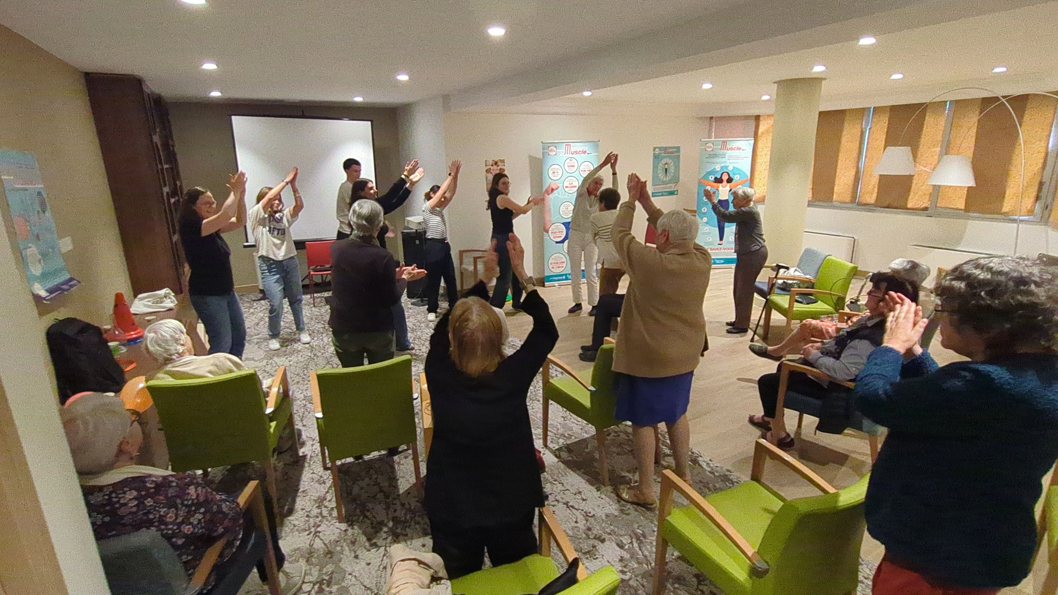 Tous en mouvement ! Une session ludique d’éveil musculaire adaptée et joyeusement partagée.