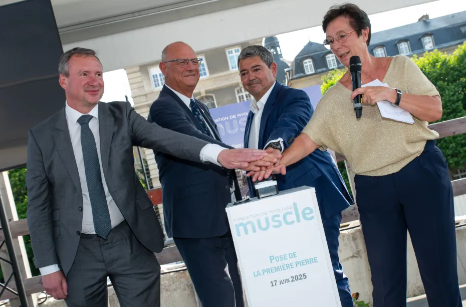 photo pose de la première pierre