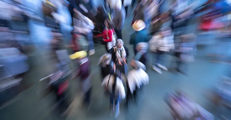 Une personne dans la foule