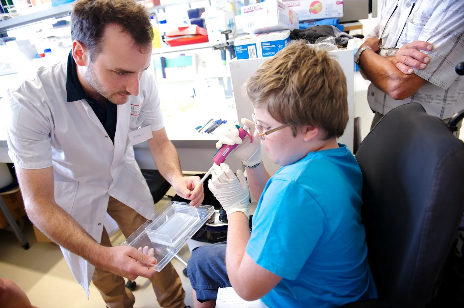 visite des familles au laboratoire d'isabelle marty