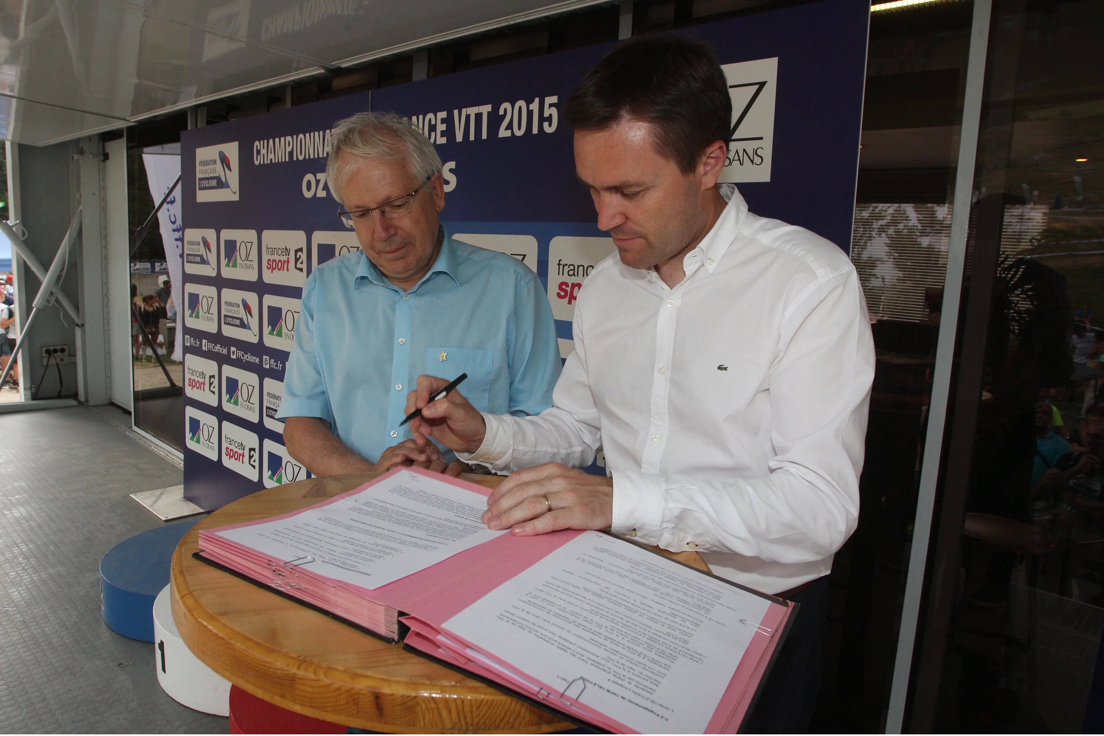 signature du partenariat entre AFM-Téléthon et Fédération Française de cyclisme