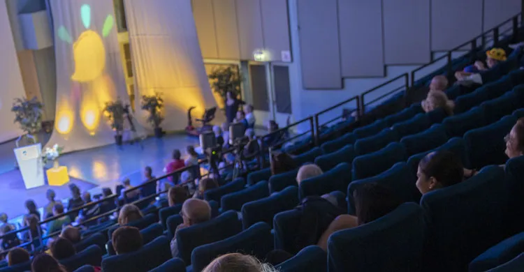 la salle de conférence de Génocentre, vue d'en haut