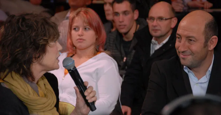 Jane Birkin sur le plateau du Téléthon avec Kad Merad