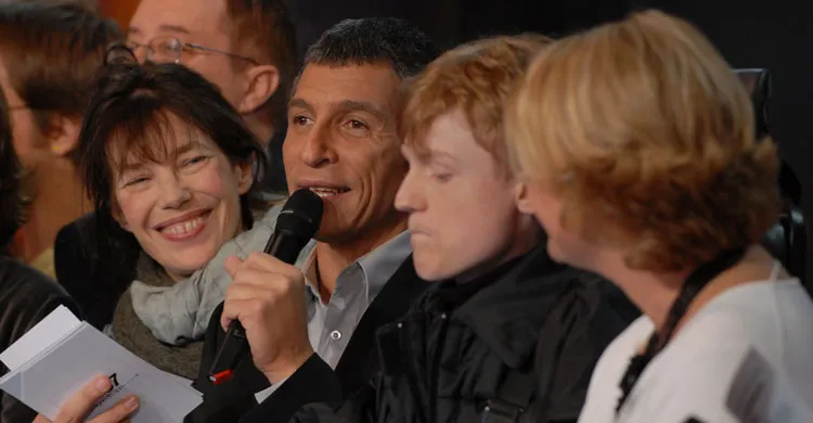 Jane Birkin sur le plateau du Téléthon avec Nagui